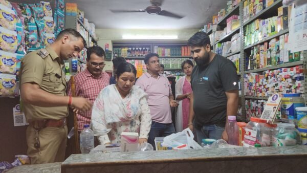 हरिद्वार में ड्रग विभाग और पुलिस की संयुक्त कार्यवाही: मेडिकल स्टोर पर छापेमारी में नशीली दवाइयां बरामद, एक गिरफ्तार