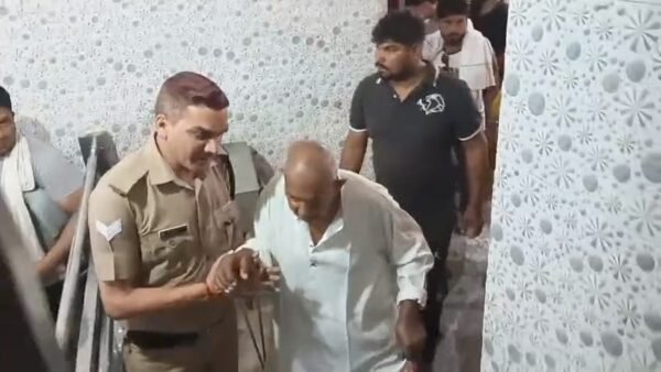 नीलकंठ महादेव में श्रद्धालुओं को पुलिस दे रही बेहतर व्यवस्था, यात्रियों ने की सराहना