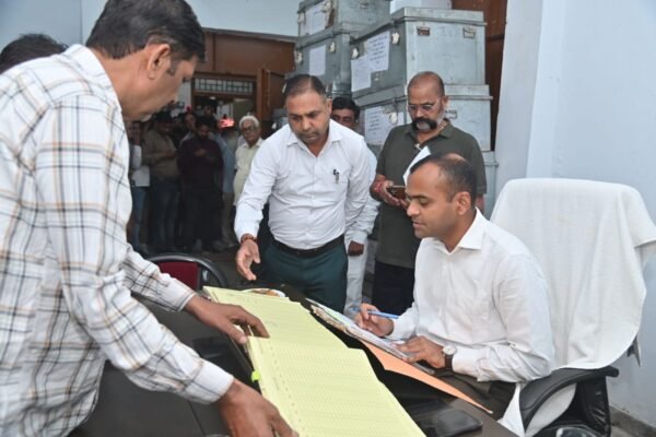हरिद्वार को मिला नया जिलाधिकारी, मयूर दीक्षित ने संभाला पदभार