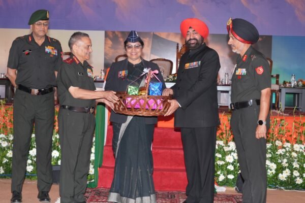 पूर्व सैनिक देवभूमि विशाल रैली में हरिद्वार की विंग कमांडर डॉ. सरिता पंवार (से.नि.) को राज्यपाल ने किया सम्मानित